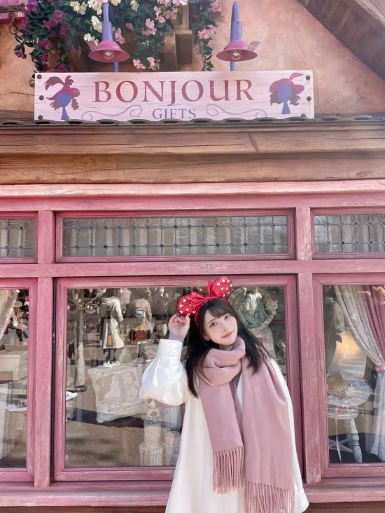 出道两年就成为DMM第一女演员的上原亚衣美图分享，童颜巨R！