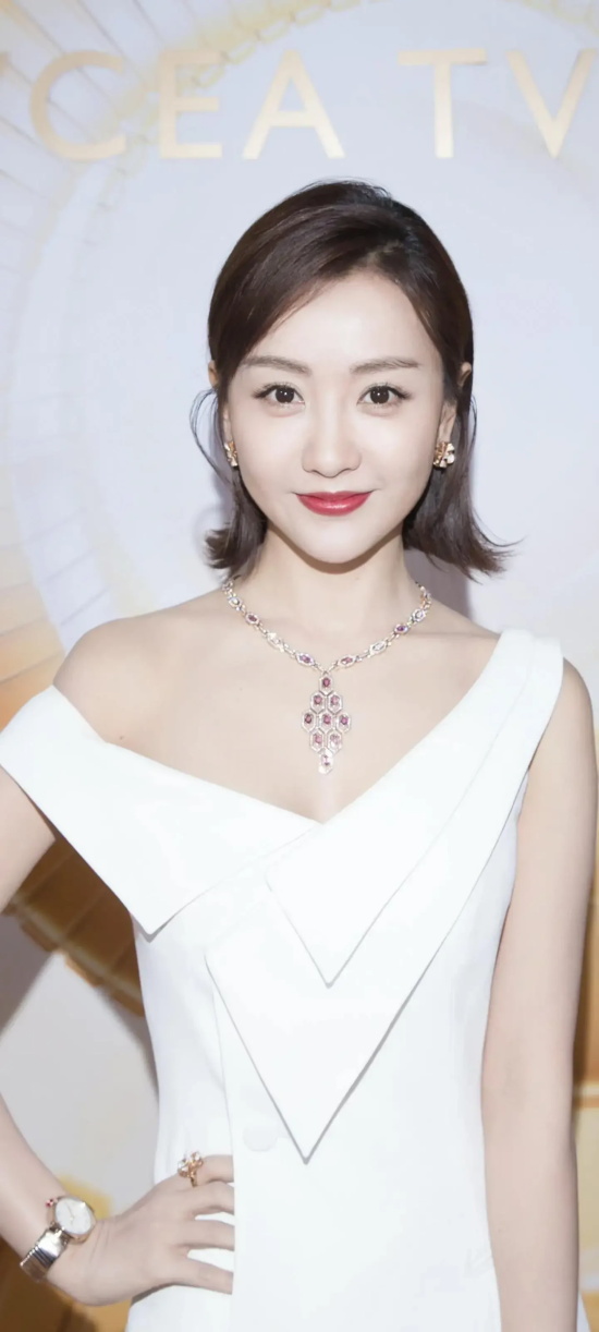 最懒的实力派演员：杨蓉的高清礼服写真合集