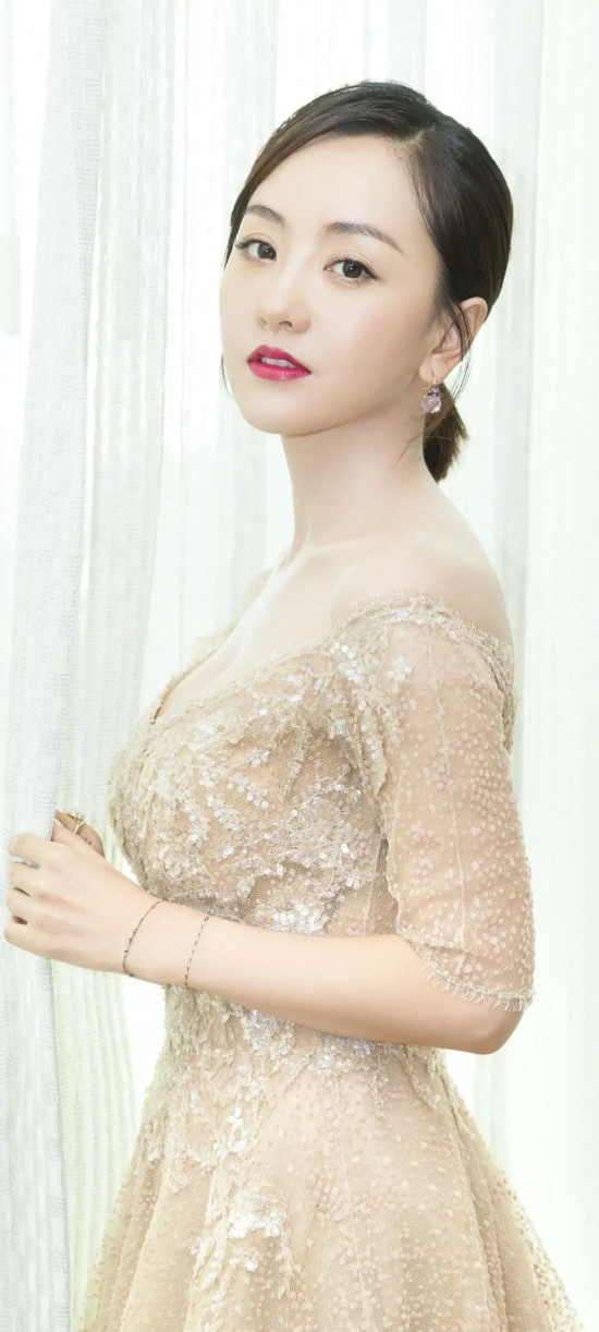 最懒的实力派演员：杨蓉的高清礼服写真合集