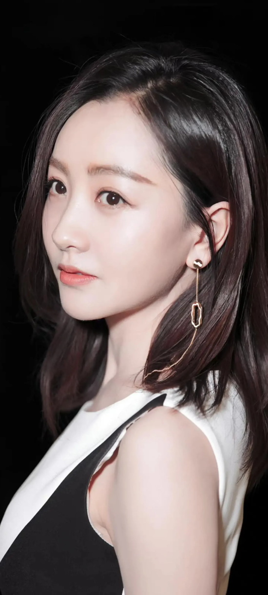 最懒的实力派演员：杨蓉的高清礼服写真合集