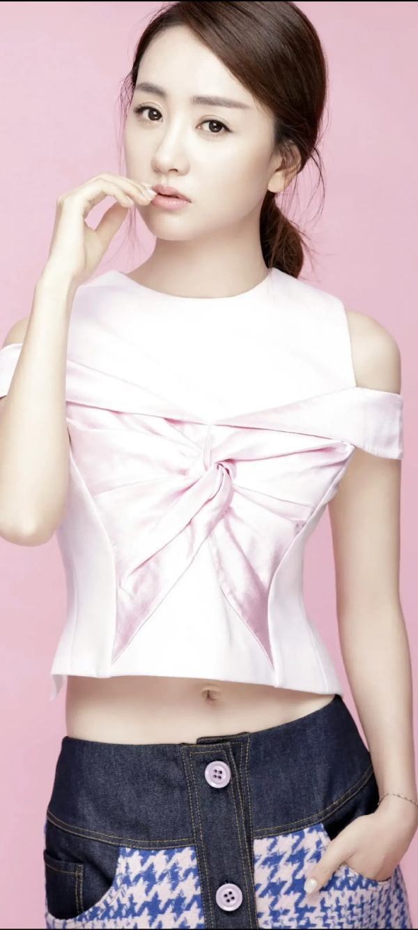 最懒的实力派演员：杨蓉的高清礼服写真合集