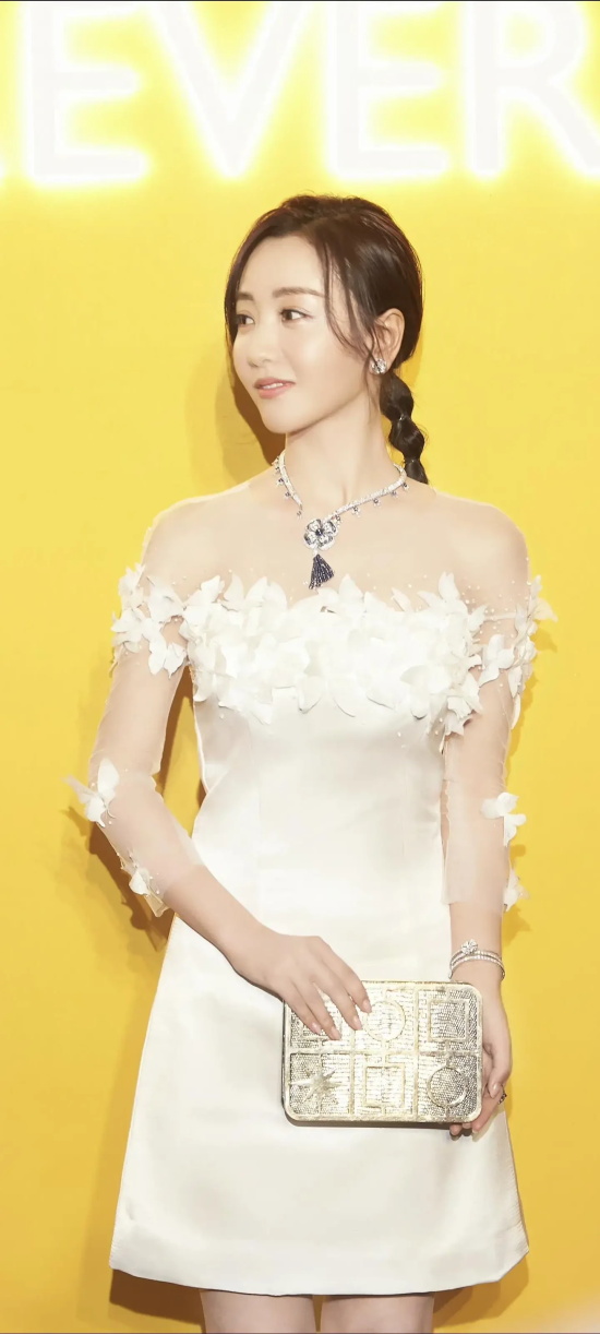 最懒的实力派演员：杨蓉的高清礼服写真合集