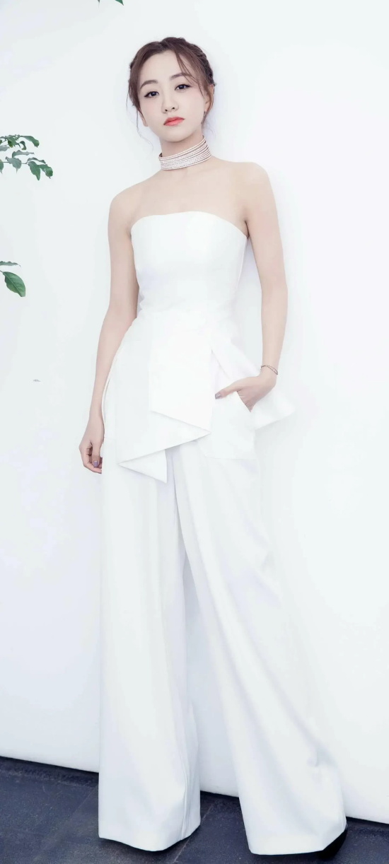 最懒的实力派演员：杨蓉的高清礼服写真合集