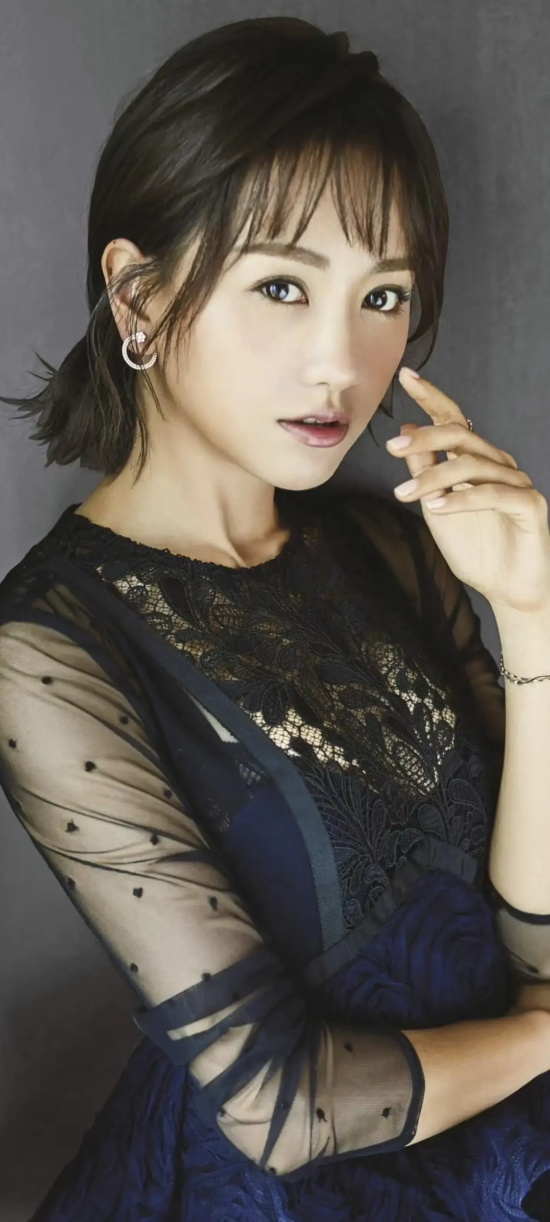 最懒的实力派演员：杨蓉的高清礼服写真合集