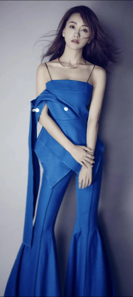 最懒的实力派演员：杨蓉的高清礼服写真合集