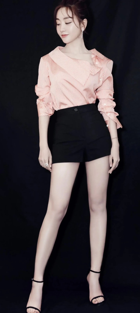 最懒的实力派演员：杨蓉的高清礼服写真合集