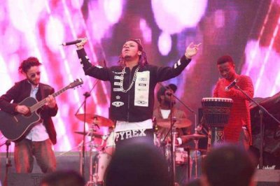 ​主角搞笑逗比很贱的小说（小说主角比较贱的搞笑小说）