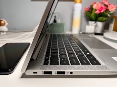 ​电脑屏幕闪烁怎么办解决办法（电脑屏幕一直闪烁是什么原因？怎么解决？）