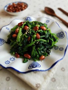 ​果仁菠菜(果仁菠菜怎么拌好吃)