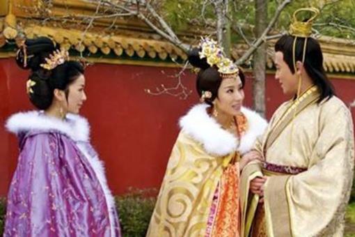 明成化青花缠枝秋葵纹宫盌为何能价值过亿?在香港拍出天价