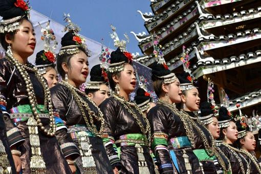 多声部、无指挥、无伴奏的自然合声是哪项民间合唱形式