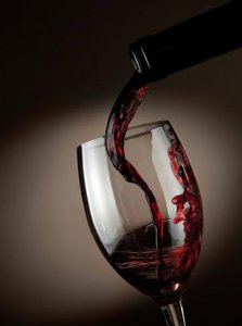 ​晚上在家里喝白酒图(晚上喝白酒对身体有害吗)