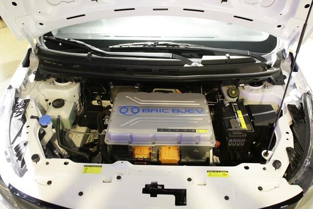 续航超400km9.99万元起售北汽新能源EC5杀入纯电动小型SUV市场-