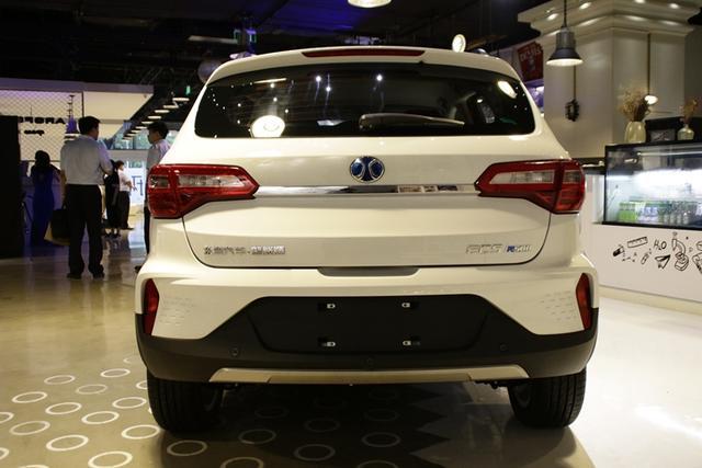 续航超400km9.99万元起售北汽新能源EC5杀入纯电动小型SUV市场-