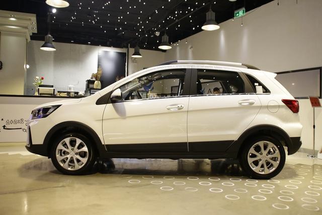 续航超400km9.99万元起售北汽新能源EC5杀入纯电动小型SUV市场-