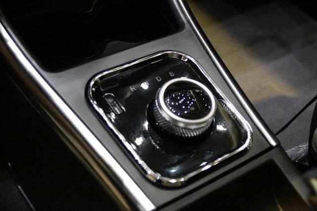 续航超400km9.99万元起售北汽新能源EC5杀入纯电动小型SUV市场-