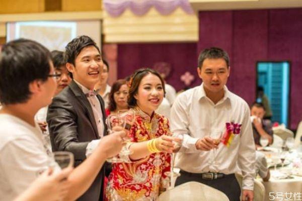 结婚办酒席需要准备什么 办结婚酒席提前做哪些准备 结婚办酒席需要准备什么 办结婚酒席提前做哪些准备
