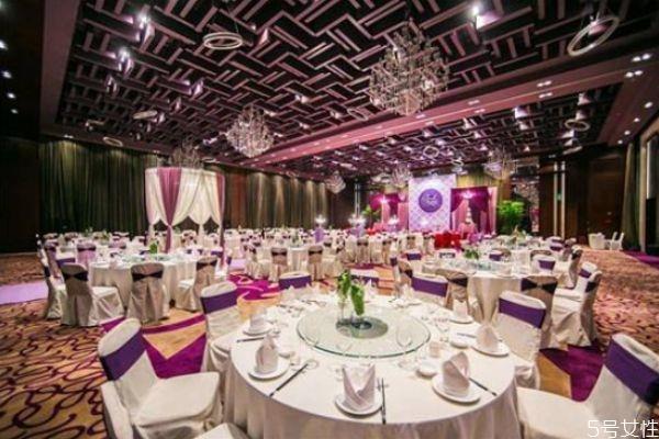 结婚办酒席需要准备什么 办结婚酒席提前做哪些准备 结婚办酒席需要准备什么 办结婚酒席提前做哪些准备