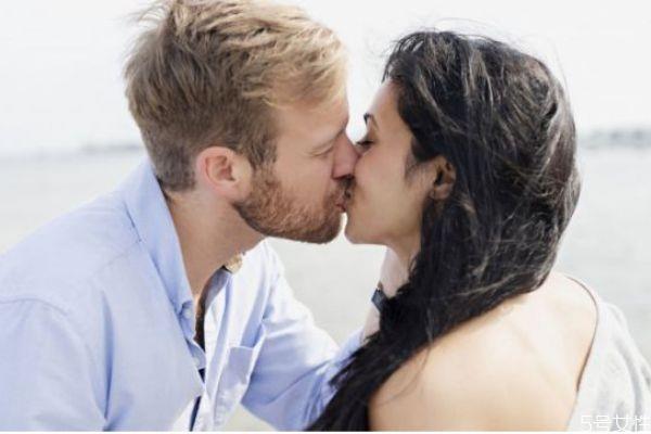 男生最喜欢女生的几个行为 男生喜欢女生的几个表现 男生最喜欢女生的几个行为 男生喜欢女生的几个表现