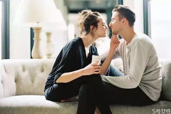 男生最喜欢女生的几个行为 男生喜欢女生的几个表现 男生最喜欢女生的几个行为 男生喜欢女生的几个表现