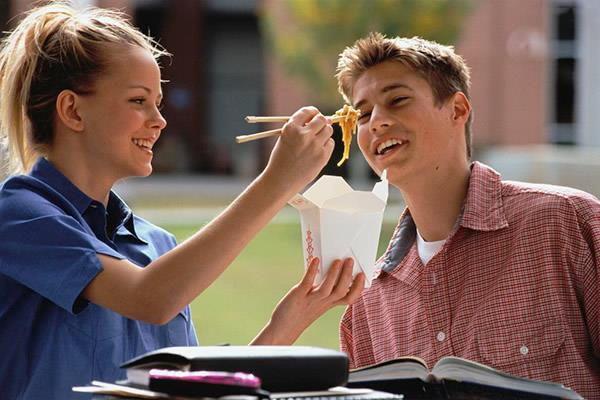 女生有男朋友的表现 女生喜欢一个男生的表现 女生有男朋友的表现 女生喜欢一个男生的表现