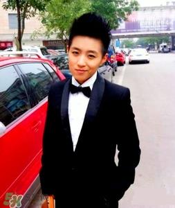 我和帅气小伙在合租屋内的搞笑囧事