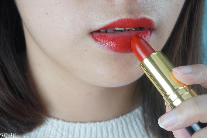 露华浓730是什么颜色 露华浓口红730是正红吗