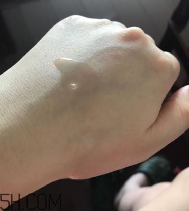 片仔癀珍珠亮肤水适合油皮吗？适合夏季吗？