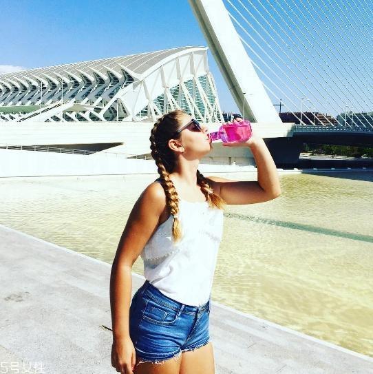 拳击辫子编法图解 拳击辫分步骤图片 拳击辫子编法图解 拳击辫分步骤图片