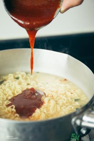 辛拉面是哪个国家的？辛拉面怎么煮好吃？