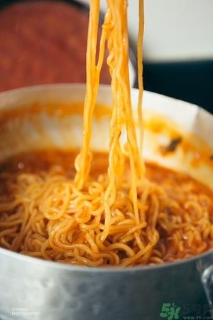 辛拉面是哪个国家的？辛拉面怎么煮好吃？