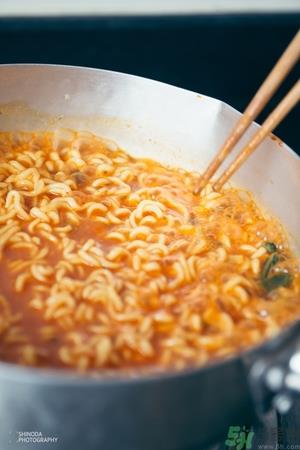 辛拉面是哪个国家的？辛拉面怎么煮好吃？
