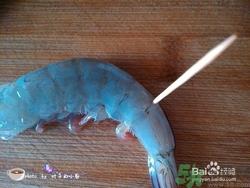 活虾怎么处理干净虾线？活虾怎么去虾线？