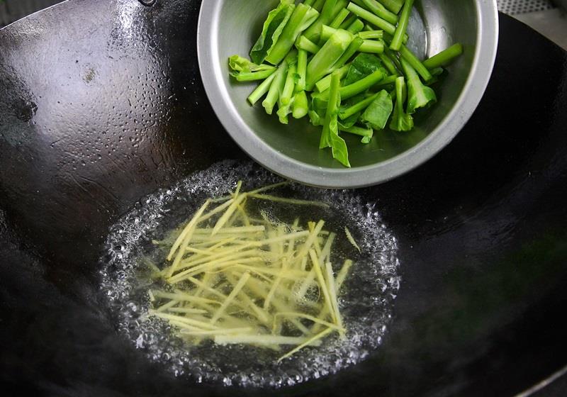 青菜怎么炒好吃又不变色 5种炒法好看又好吃