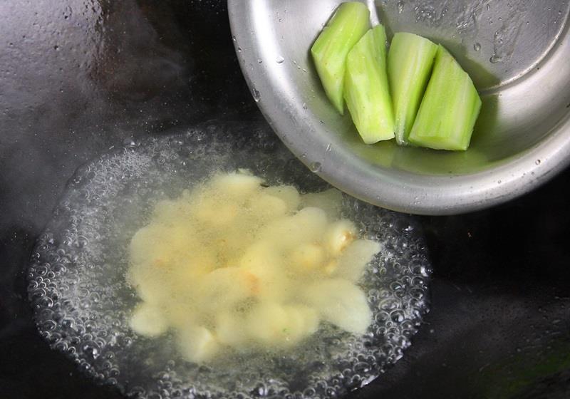 青菜怎么炒好吃又不变色 5种炒法好看又好吃