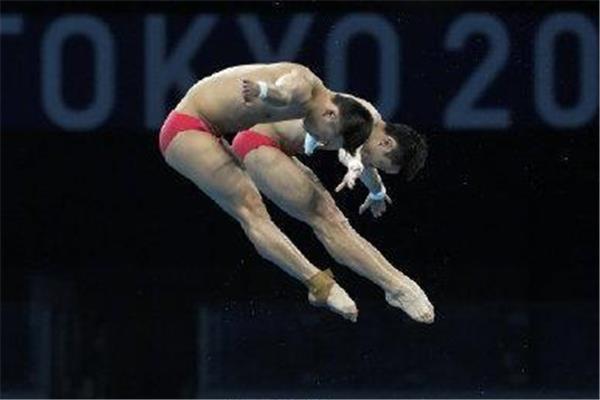 曹缘陈艾森男子双人十米台摘银 跳水评判的标准是什么