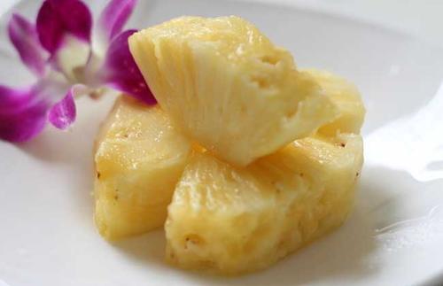 菠萝可以和香蕉一起吃吗 菠萝可以和蜂蜜一起吃吗