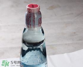 波子汽水弹珠怎么拿出来？怎么把波子汽水的弹珠拿出来？