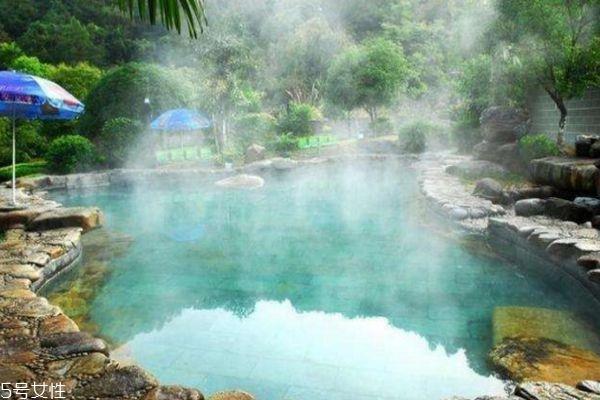 冬季里泡温泉时必须知道的小常识