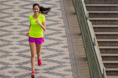 ​慢跑膝盖疼是怎么回事 骨头磨损所致