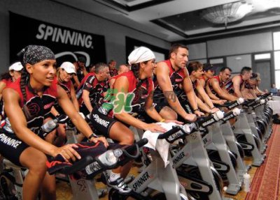 ​动感单车伤膝盖吗？骑动感单车会伤害膝盖吗？