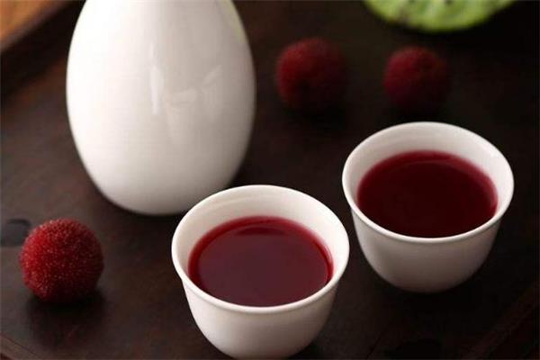 杨梅酒什么时候喝最好 杨梅酒早上喝还是晚上喝好