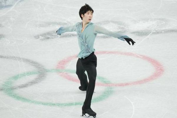 金博洋演绎卧虎藏龙 花样滑冰的冰场是什么材质的