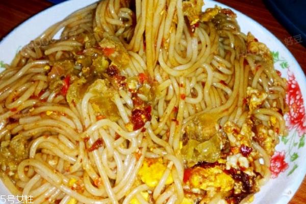 孕妇可以吃炒粉吗 建议少吃