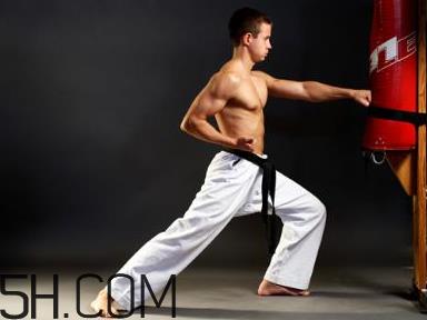 练跆拳道会长肌肉吗？练跆拳道长肌肉怎么办？