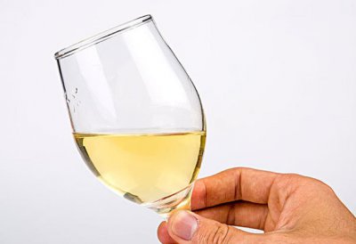 ​半干白葡萄酒保质期多久 半干白葡萄酒用醒酒吗
