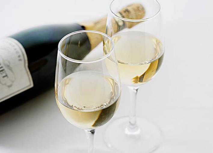 半干白葡萄酒保质期多久 半干白葡萄酒用醒酒吗
