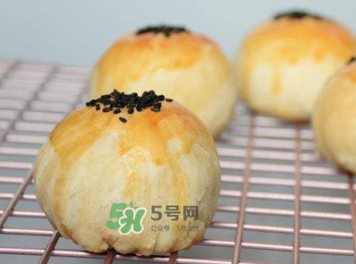 蛋黄酥烤多长时间最好？蛋黄酥烤多久？