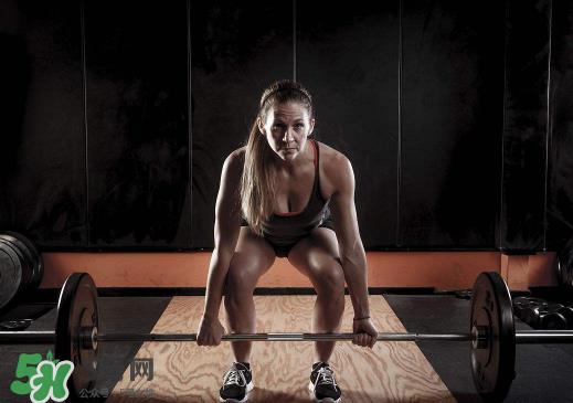 硬拉锻炼哪些肌肉？硬拉有什么好处？