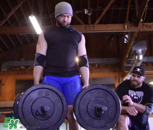 农夫行走可以单手吗？农夫行走要沉肩吗？